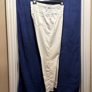 Women’s jeans. Above ankle.